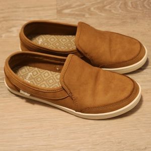 LIKE NEW! Leather Sanuks Size 5